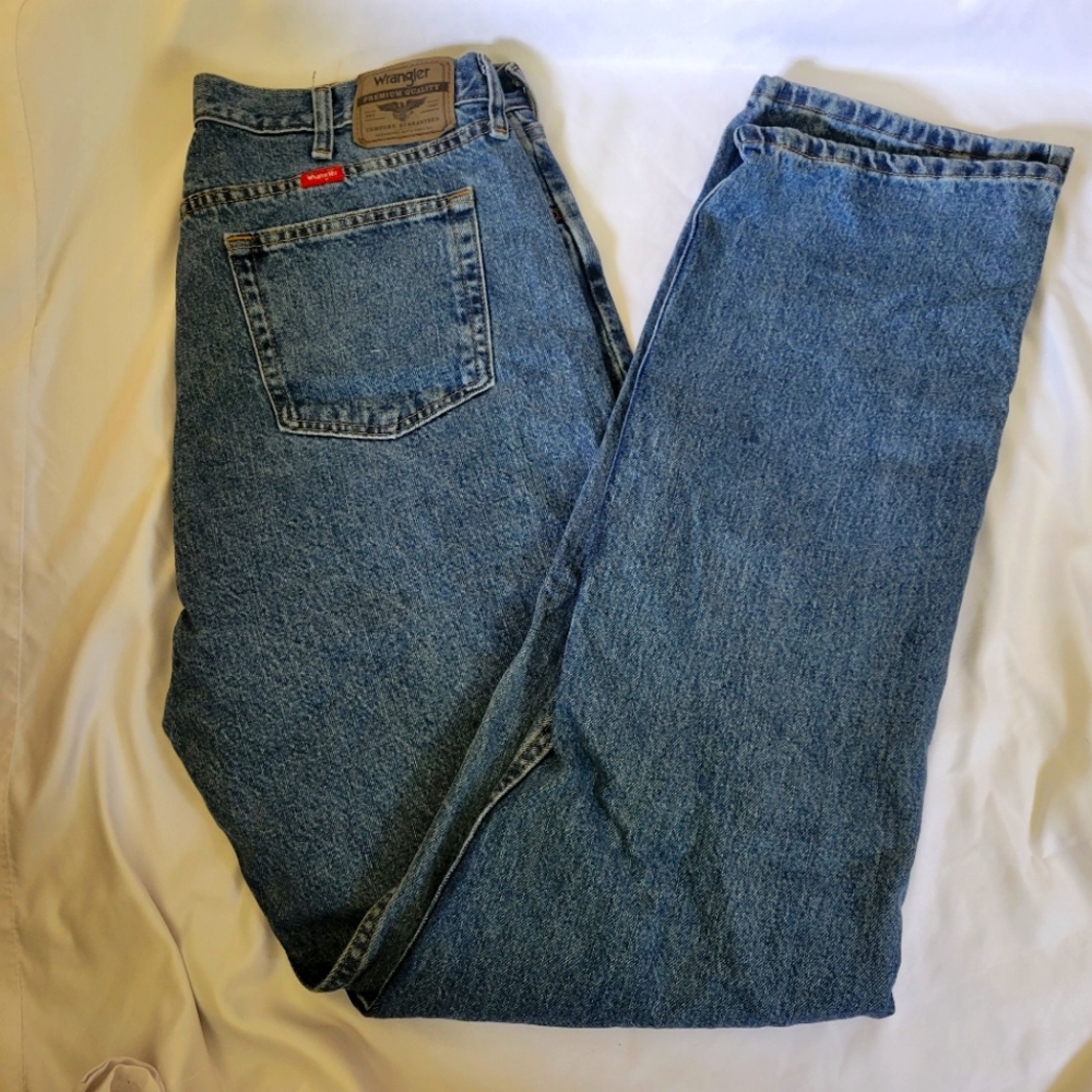 Wrangler jeans 38 x 36 Relaxed fit 100% cotton